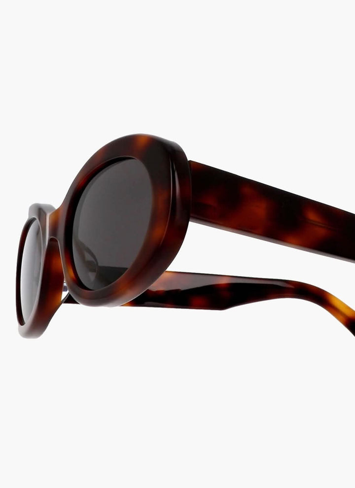 Amber | Elegant Sunglasses